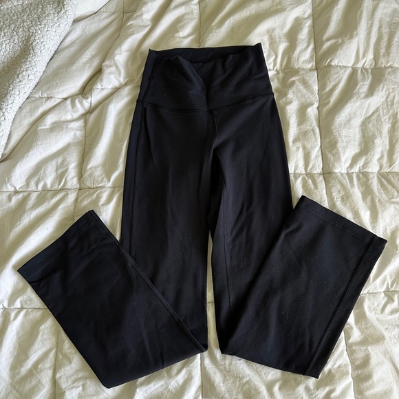 Aritzia TNA Atmosphere Bootleg Leggings - Picture 1 of 2